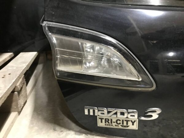 Кришка багажника хетчбек Mazda 3 2009-2013 - Зображення 5